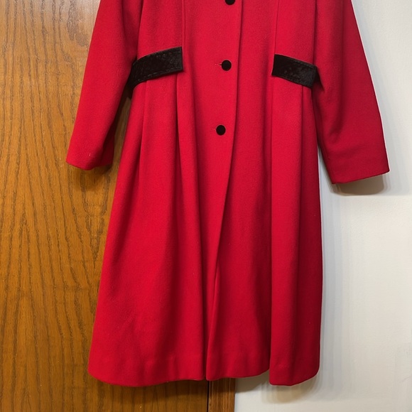 ROTHSCHILD NWT Girls Size 14 Red Wool Coat Black Velvet Details collar - Picture 4 of 12